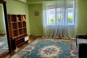 будинок за адресою Хмельницького вул.