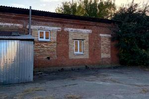 комерційна за адресою Соборності вул., 142