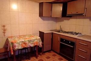будинок за адресою смт. Рогань, Вишнева