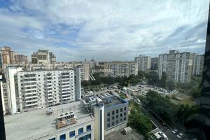 комерційна за адресою Василя Стуса вул., 35-37