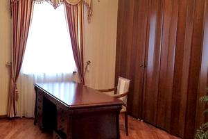 комерційна за адресою Андріївський узвіз, 7-А
