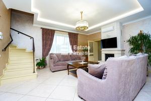 будинок за адресою Центральна вул.