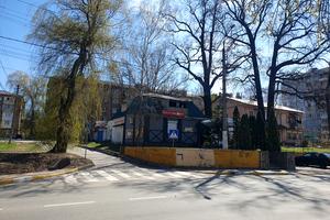 комерційна за адресою Садова вул., 84