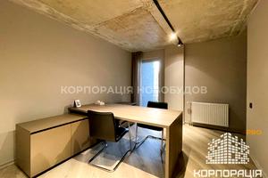 комерційна за адресою Богдана Хмельницького пл., 2В