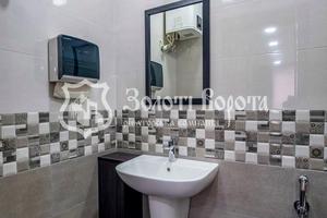 комерційна за адресою Любомира Гузара просп. (Космонавта Комарова), 11