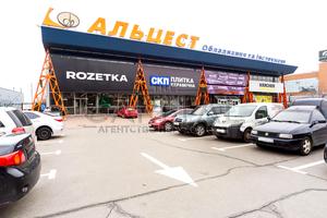 комерційна за адресою Петропавлівська вул., 4