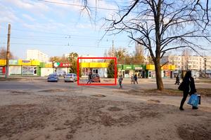 комерційна за адресою Лісопарківська вул., 7