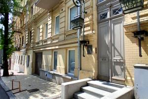 комерційна за адресою Михайлівський пров., 14