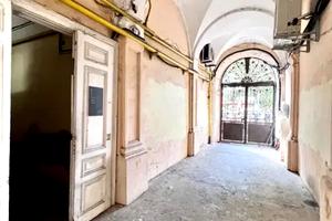 комерційна за адресою Михайла Грушевського вул., 8
