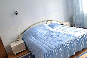будинок за адресою с. Щасливе, Зоряна