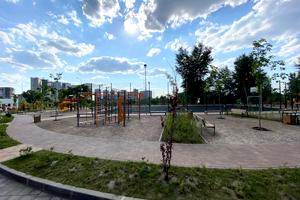 комерційна за адресою Дніпровська набережна вул., 16-Г