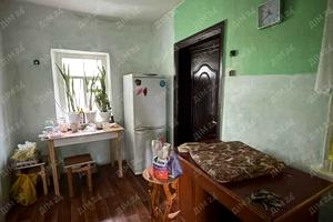 дом по адресу с. Вацы, Центральна, 1