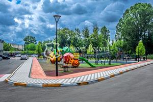 комерційна за адресою Любомира Гузара просп. (Космонавта Комарова), 11