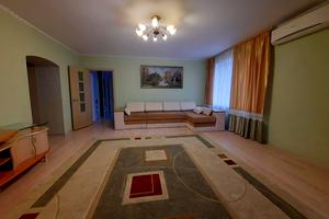 квартира за адресою Ніла Армстронга вул. (Казакова), 4