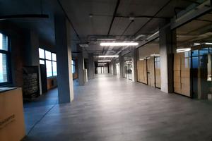 комерційна за адресою Дмитра Яворницького просп. (Карла Маркса), 3