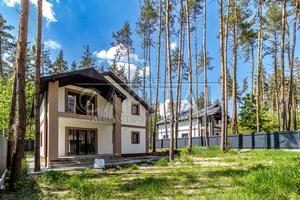 дом по адресу Небесной Сотни ул. (Паризької Комуни)