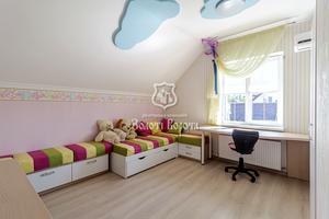будинок за адресою Космонавтів вул., 32
