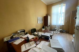комерційна за адресою Андрія Мельника вул. (), 1