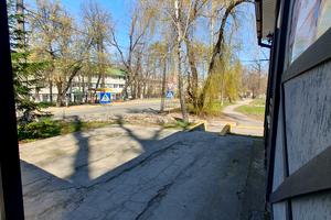 комерційна за адресою Садова вул., 84