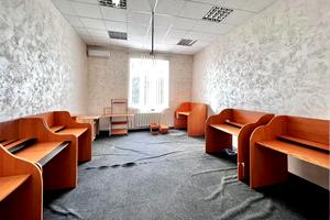 комерційна за адресою Михайла Грушевського вул., 8