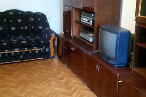 квартира за адресою Бакинських Комісарів пл., 1