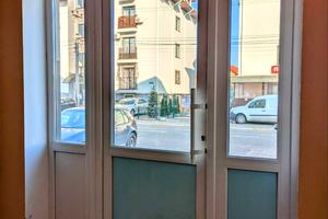 комерційна за адресою Прорізна вул., 13