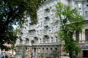комерційна за адресою Терещенківська вул., 13