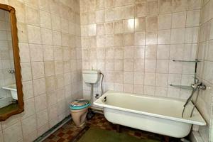 будинок за адресою Григорія Квітки-Основ'яненка вул. (Петровського)