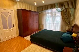 квартира за адресою Олександра Довженка вул., 6