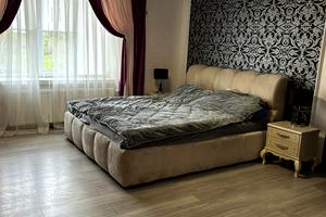будинок за адресою Світанкова вул., 10