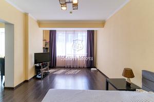 квартира за адресою Дніпровська набережна вул., 1