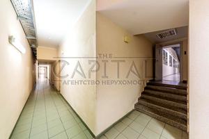 комерційна за адресою Петропавлівська вул., 4