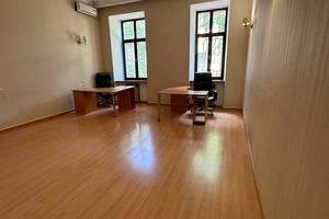 комерційна за адресою Французький бульв., 11б