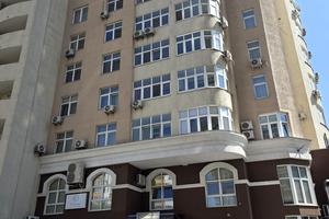 комерційна за адресою Драгоманова вул., 40-Ж
