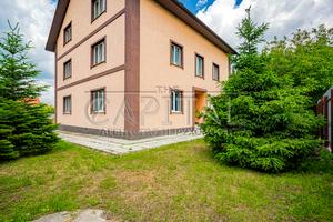 комерційна за адресою Садова вул., 22