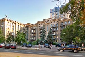 комерційна за адресою Інститутська вул., 16