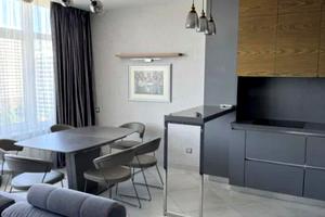 квартира за адресою Літературна вул., 8