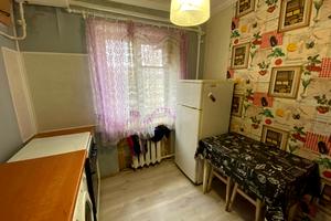квартира за адресою Салютна вул., 12/62