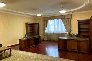 комерційна за адресою Липська вул., 10