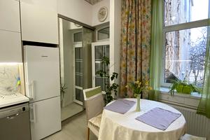 квартира за адресою Євгена Коновальця вул. (), 10