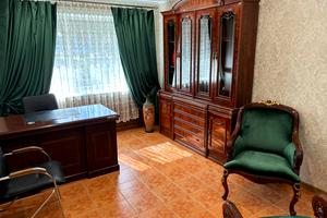комерційна за адресою Лесі Українки бульв., 10-А
