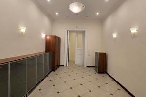 комерційна за адресою Сергія Єфремова вул., 35