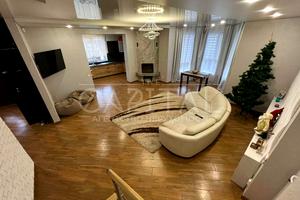 будинок за адресою Центральна вул., 4