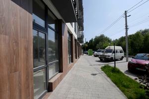 комерційна за адресою львівська, 1а