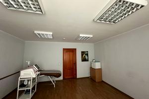 комерційна за адресою Дарницький бульв., 8
