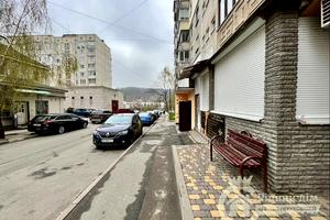 комерційна за адресою Київська вул., 162