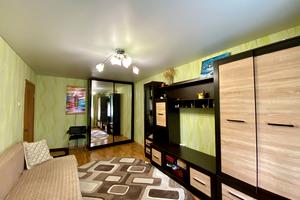 квартира за адресою Космонавтів вул., 77а