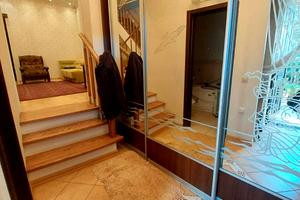 дом по адресу Саши Хорошенко ул. (Середня)
