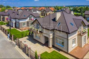 будинок за адресою с. Вишеньки, Молодіжна, 6