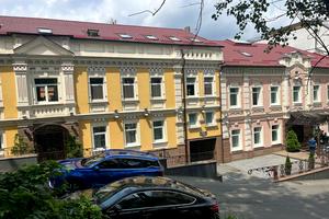 комерційна за адресою Ігорівська вул., 1/8